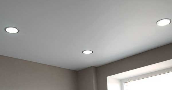 Натяжные потолки на кухне